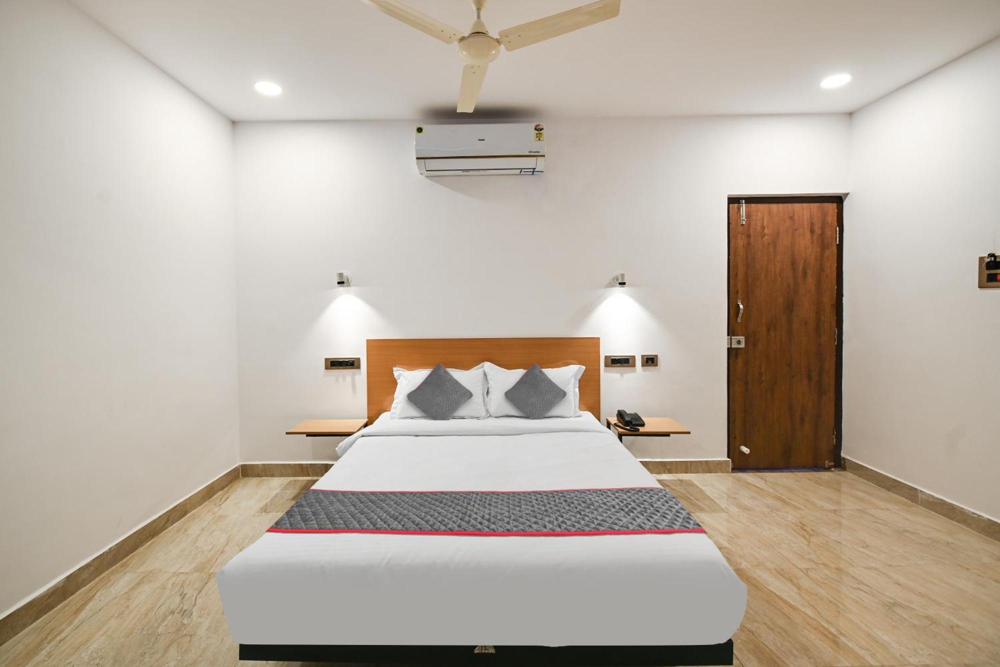 Super Townhouse De Alphabet Karmanghat Hyderabad Exterior photo