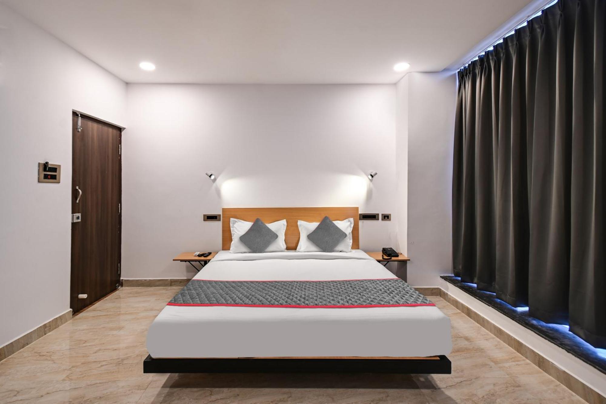 Super Townhouse De Alphabet Karmanghat Hyderabad Exterior photo