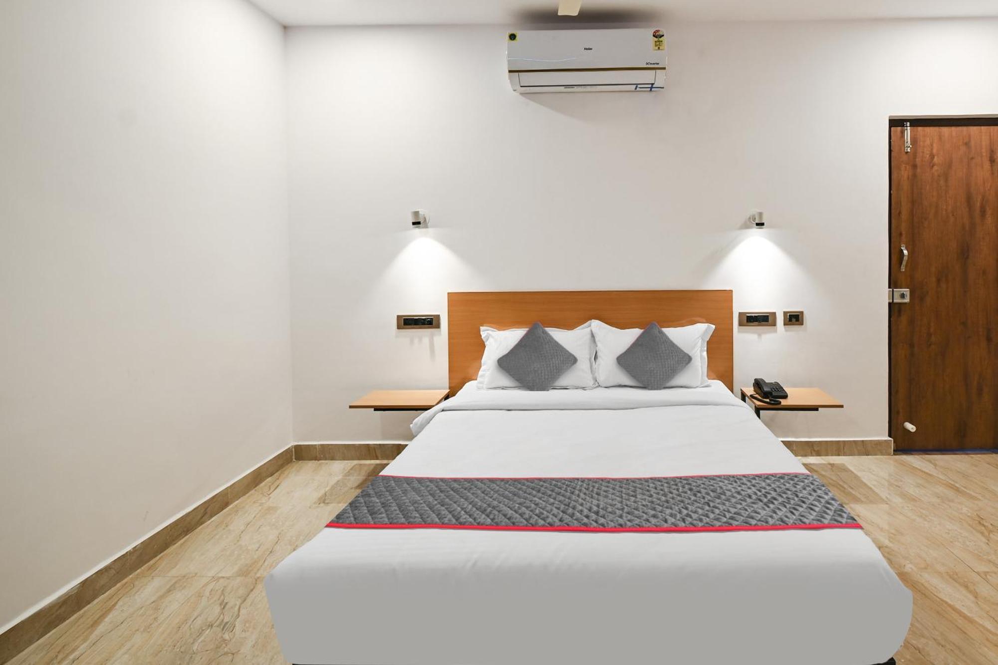Super Townhouse De Alphabet Karmanghat Hyderabad Exterior photo
