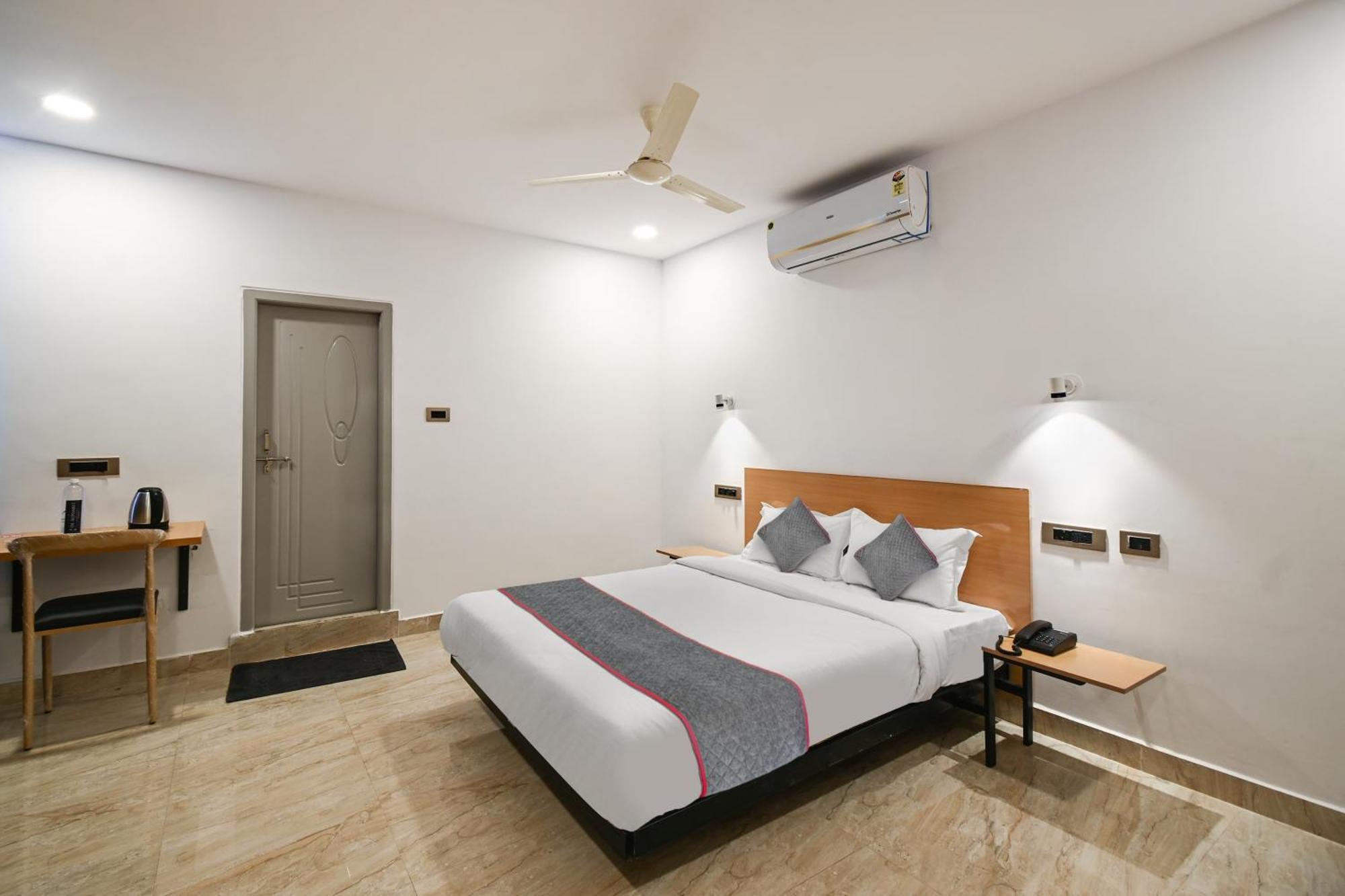 Super Townhouse De Alphabet Karmanghat Hyderabad Exterior photo